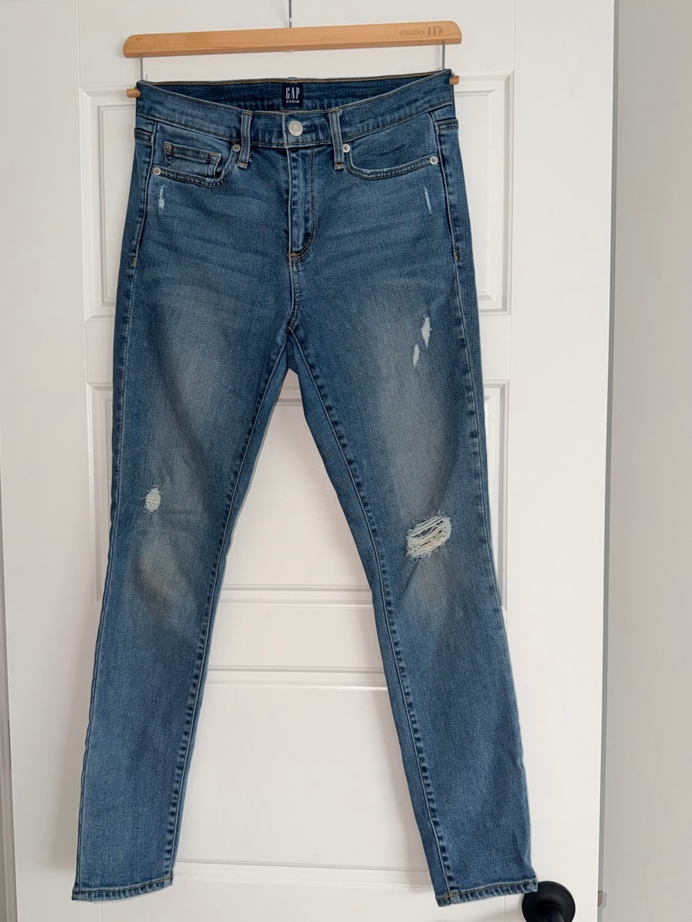 GAP Women's Medium Blue Skinny Jeans with Distressed Details